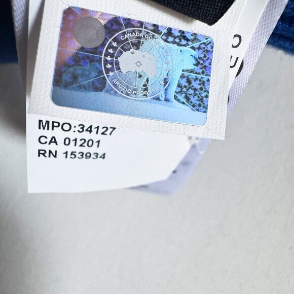 Canada Goose Limited Edition City Toronto Pom Pom Hat - Picture 2 of 7